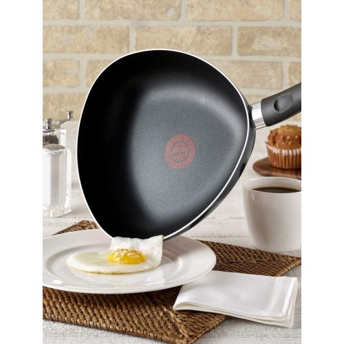  T-fal Triforce Non-Stick Thermo-Spot Heat Indicator Dishwasher Oven Safe Triangle Easy Pour Pan Cookware, 4 Qt, Black