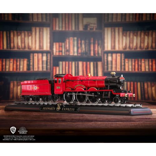  The Noble Collection Hogwarts Express Die cast Train Model and Base