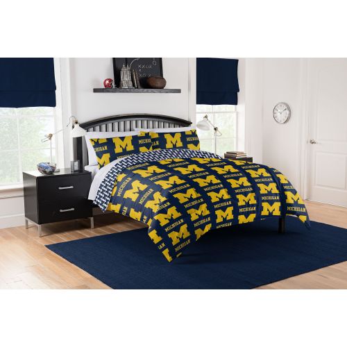  NCAA Michigan Wolverines Bed in a Bag Set