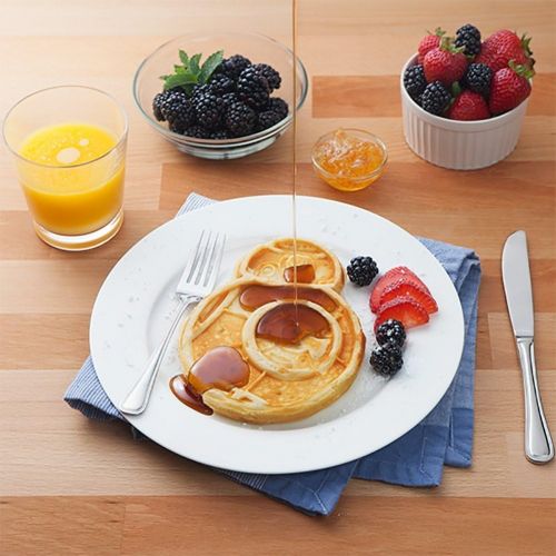 싱크긱 ThinkGeek Star Wars BB-8 Waffle Maker - Makes 5 Across x 6 34 Tall Waffles - Non-Stick Cooking Plates, OnOff Switch