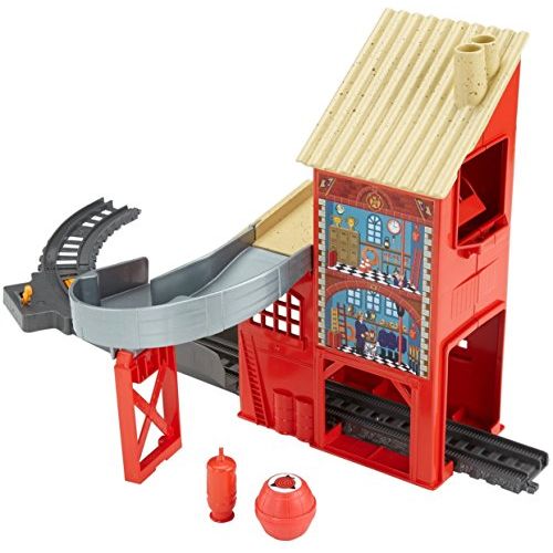 Fisher-Price Thomas & Friends TrackMaster, Fill-Up Firehouse