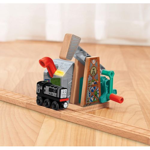  Fisher-Price Thomas & Friends Wooden Railway, Sodor Oil Derrick - Battery Operated