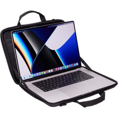 툴레 Thule Gauntlet MacBook Pro Attache (Black, 16