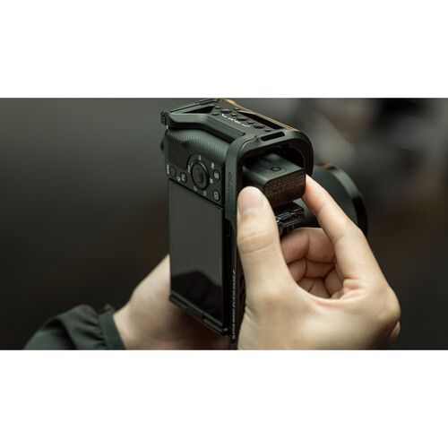  Tilta L-Bracket Mounting Plate for Sony ZV-E10 (Black)