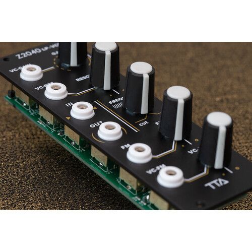  TipTop Audio Z2040 24 dB Low-Pass Filter Eurorack Module (8 HP, Black)