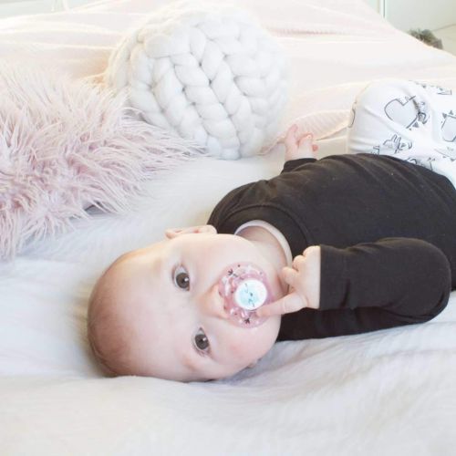 토미티피 Tommee Tippee Closer to Nature Moda Baby Pacifiers 0-6 months - 4 count