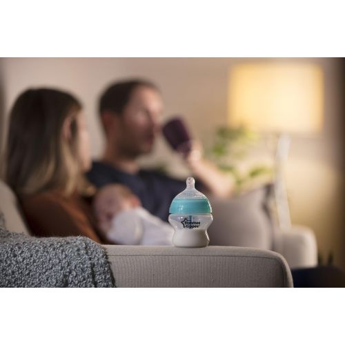 토미티피 Tommee Tippee Advanced Anti-Colic Newborn Baby Bottle Feeding Set, Heat Sensing Technology, BPA-Free