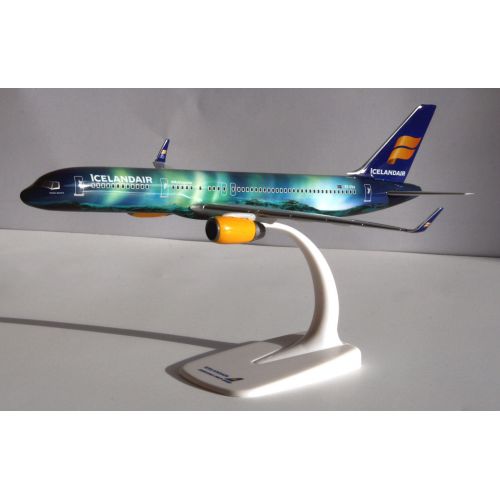  Toys & Hobbies Icelandair Hekla Aurora Boeing 757-200 1:200 B757 Herpa Snap-Fit 610735 NEU