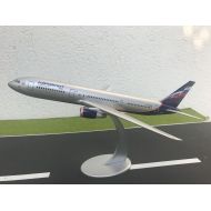 Toys & Hobbies Boeing 767-300 Aeroflot Desktop Model, Massstab 1144