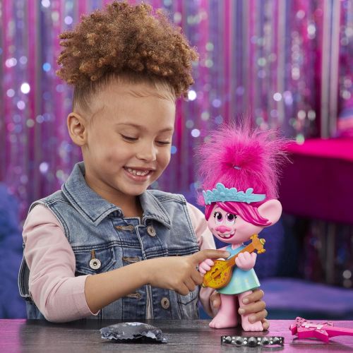 해즈브로 Hasbro DreamWorks Trolls World Tour Pop-to-Rock Poppy Singing Doll with 2 Different Looks and Sounds, Toy Sings Trolls Just Want to Have Fun (English)