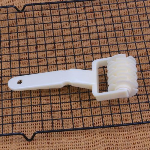  UPKOCH Ideal Lattice Roller Cutter Tool Baking Hobbing Tool Cake Baking Mold for Dough Pastry Pizza Pie Cookie - Size S(White)