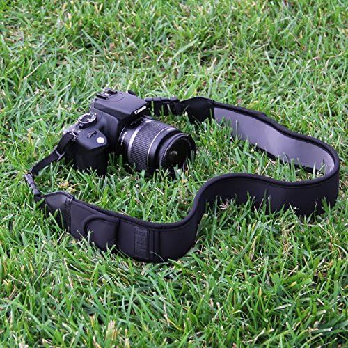 [아마존베스트]USA Gear USA GEAR TrueSHOT Camera Strap with Black Neoprene Pattern, Accessory Pockets and Quick Release Buckles - Compatible with Canon, Fujifilm, Nikon, Sony and More DSLR, Mirrorless, Ca