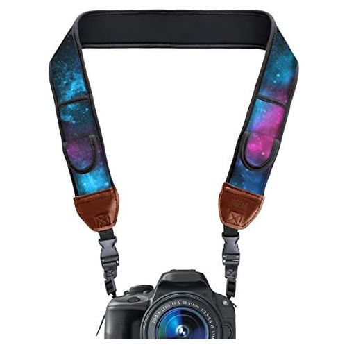  [아마존베스트]USA Gear USA GEAR TrueSHOT Camera Strap with Galaxy Neoprene Pattern , Accessory Pockets and Quick Release Buckles - Compatible With Canon , Fujifilm , Nikon , Sony and More DSLR , Mirrorle