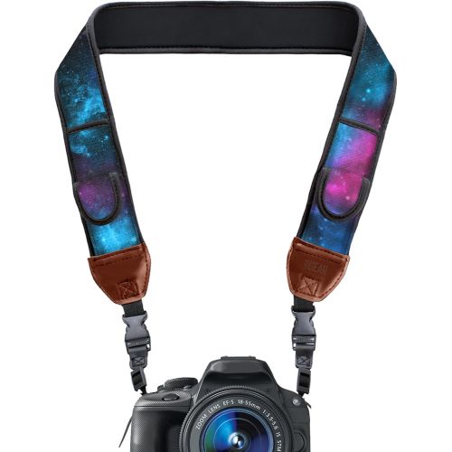  [아마존베스트]USA Gear USA GEAR TrueSHOT Camera Strap with Galaxy Neoprene Pattern , Accessory Pockets and Quick Release Buckles - Compatible With Canon , Fujifilm , Nikon , Sony and More DSLR , Mirrorle