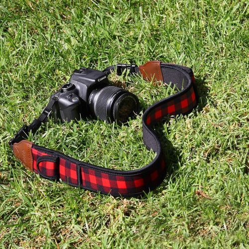  USA GEAR TrueSHOT Camera Strap with Neoprene Design, Accessory Pockets and Quick Release Buckles - Compatible with Canon, Nikon, Sony and More DSLR and Mirrorless Cameras (Red Plai