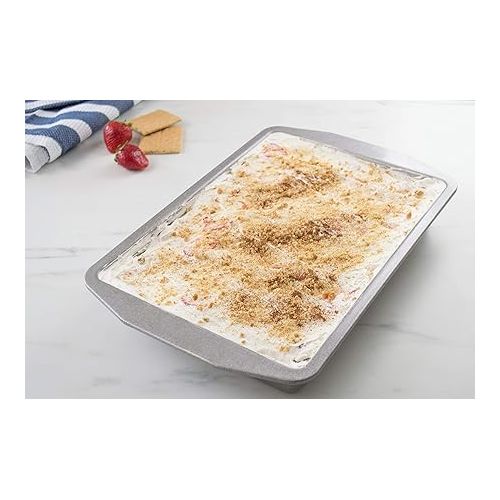  USA Pan American Bakeware Classics 9 x 13-Inch Rectangular Lasagna, Cake and Brownie Pan, Aluminized Steel, 9 x 13 Inch