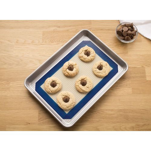  USA Pan Bakeware Nonstick Quarter Sheet Pan and Silicone Mat Set: Kitchen & Dining