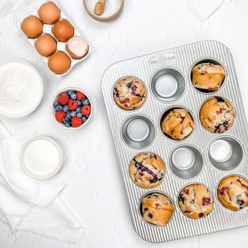  USA Pan (1200MF) Bakeware Cupcake and Muffin Pan, 12 Well, Nonstick & Quick Release Coating, Made in the USA from Aluminized Steel: Kitchen & Dining