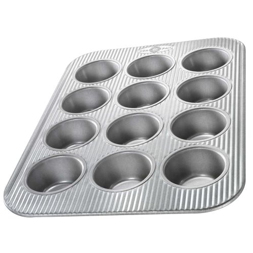  USA Pan (1200MF) Bakeware Cupcake and Muffin Pan, 12 Well, Nonstick & Quick Release Coating, Made in the USA from Aluminized Steel: Kitchen & Dining