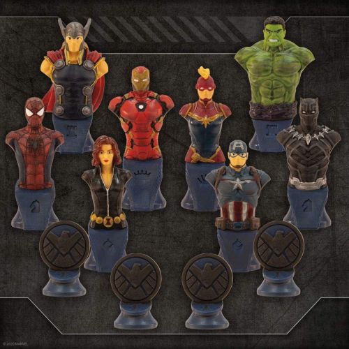  USAOPOLY Marvel Collectors Chess Set Custom Sculpted Chess Pieces Marvel Superheros & Villains Iron Man & Thanos as King Captain Marvel & Hella as Queen Officially Licensed Marvel Chess Set