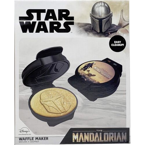  [아마존베스트]Uncanny Brands Star Wars Mandalorian Helmet Shaped Waffle Maker - Star Wars Kitchen Appliances