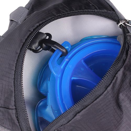  [아마존베스트]Unigear Hydration Pack Backpack with 70 oz 2L Water Bladder for Running, Hiking, Cycling, Climbing, Camping, Biking