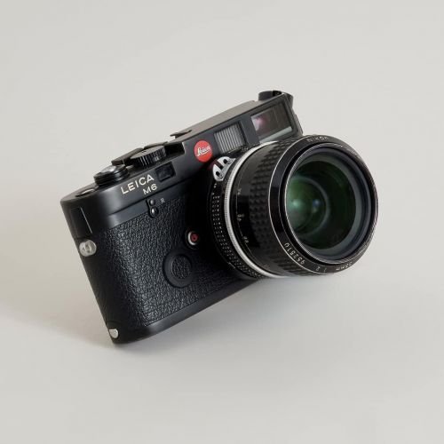  Urth Lens Mount Adapter: Compatible for Nikon F Lens to Leica M Camera Body