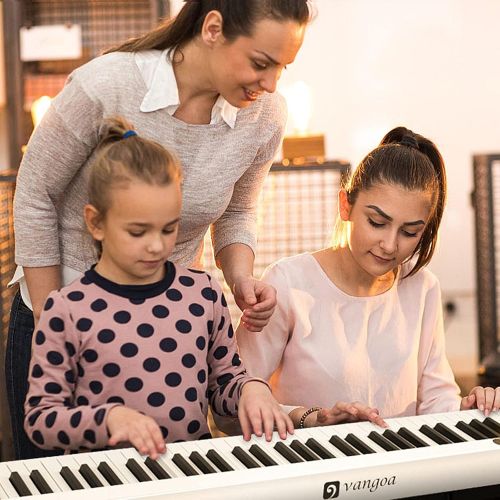  [아마존베스트]Vangoa VGD881 Piano Keyboard 88 Keys, Portable Touch Sensitive Electronic Keyboard Piano Rechargeable with Wireless Connection, Padded Handbag, Power Supply and Sustain Pedal, Whit