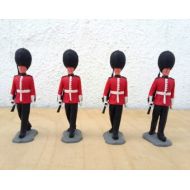 Vintageberlin36 Timpo Toys ... Guardsman ... 2nd version ... Royal Guards ... soldier marching - rifle on back with bayonet