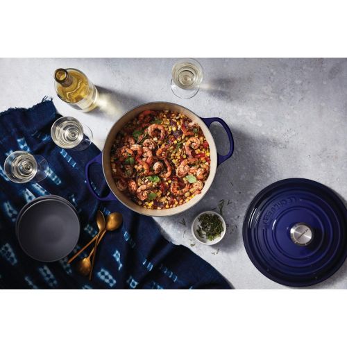 롯지 Le Creuset Signature Enameled Cast-Iron 6.75 Quart Oval French (Dutch) Oven, Cerise (Cherry Red)