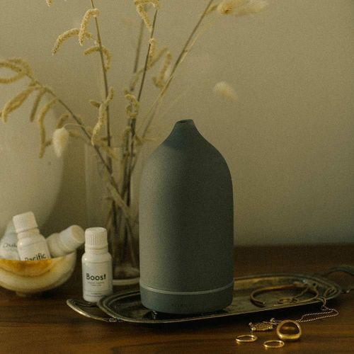  Vitruvi Stone Diffuser, Hand-Crafted Ultrasonic Essential oil Diffuser for Aromatherapy, Ceramic, White, 1 Count