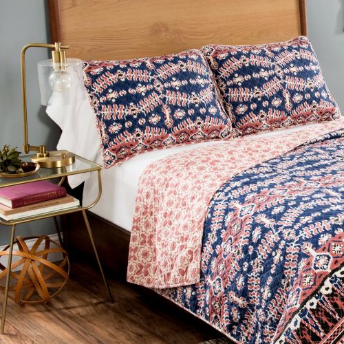  Vue Llama Drama 3-Piece Reversible Quilt Set, King, Coral