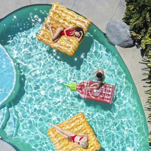  WHAT DO YOU MEME? Iconic Pool Floats (Giant Ramen)