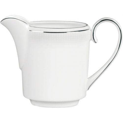  Vera Wang by Wedgwood Blanc Sur Blanc 1.5-Quart Covered Vegetable