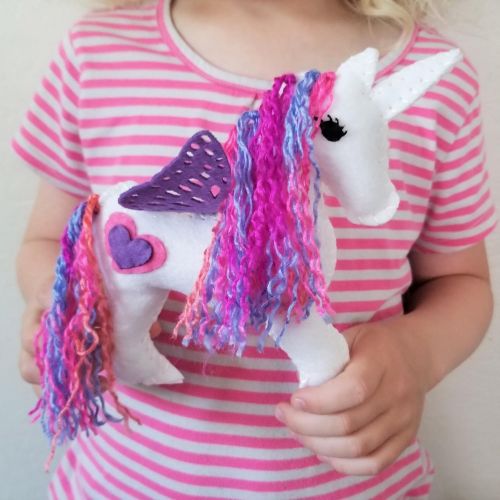  [아마존베스트]Wildflower Toys Unicorn Sewing Kit for Girls - Felt Craft Kit for Beginners Ages 7+ - Makes 2 Glitter White Felt Stuffed Unicorns