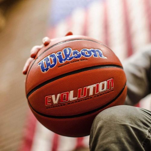 윌슨 Wilson Mens NCAA Evolution Basketball with Retail Packaging