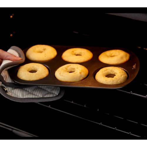  [아마존베스트]Wilton Non-Stick 6-Cavity Donut Baking Pans, 2-Count