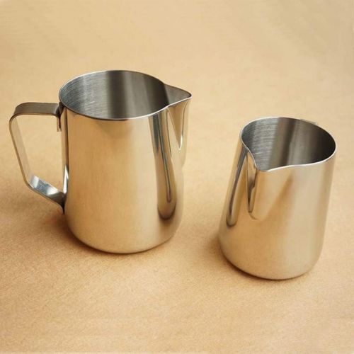  YARNOW Milk Frothing Pitcher 20oz, Stainless Steel Espresso Milk Steaming Pitcher Silver Coffee Milk Frother Jug Cup for Espresso Machine, Milk Frother, Latte Art (600ML)