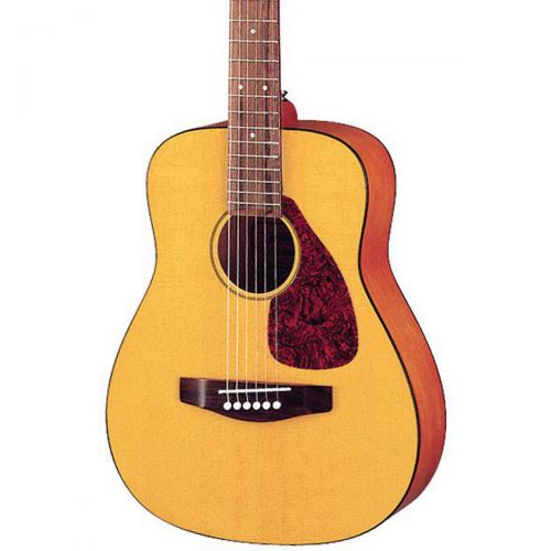 야마하 Yamaha},description:A genuine spruce top, meranti back and sides, and reduced size make it a great-sounding, great-playing first guitar for small hands. Nato neck and Javanese rose