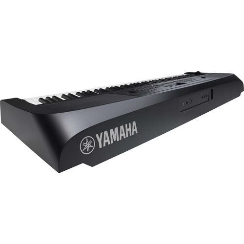 야마하 Yamaha DGX-670 88-Key Portable Digital Grand Piano with Speakers (Black)