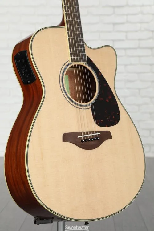 Yamaha FSX820C Concert Cutaway Acoustic-electric Guitar - Natural