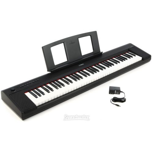 야마하 Yamaha Piaggero NP-35 76-key Portable Piano Essentials Bundle - Black