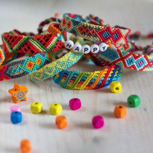  [아마존베스트]Yaromo Friendship Bracelet Making Beads Kit, Letter Beads, 22 Multi-Color Embroidery Floss A-Z Alphabet Beads Bracelets String Kit for Friendship Bracelets, Jewelry Making