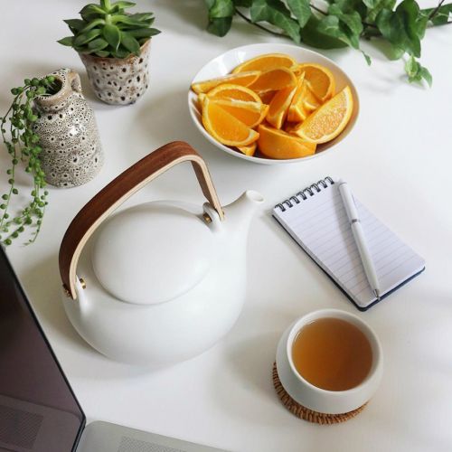  ZENS Zens Cobblestone Outdoor Japanese Chinese Porcelain Teapot with Infuser Strainer for Loose Leaf Tea White Ceramic and Smooth Wooden Handle Blooming Flower (800ml/28.22oz)