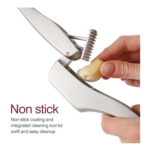  Zyliss Susi 3 Garlic Press - Garlic and Ginger Mincer - Built-In Cleaner - Garlic Crusher, Mincer and Peeler - Dishwasher Safe - Cast Aluminum