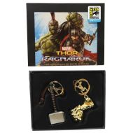 Toywiz Marvel Thor Ragnarok Thor's Hammer & Hulk's Fist Exclusive Keychain Set