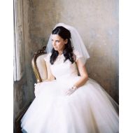 /VeilsandAccessories Bridal Veil , Short Bridal Veil, Fly-Away Veil, Shoulder Veil, Vintage Style Veil, Bridal Veil forShort Hair, Bridal Veil for Short Dress