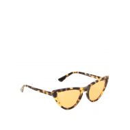 Vogue Gigi Hadid havana sunglasses