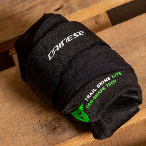 다이네즈 Dainese Trail Skins Lite Knee Guards