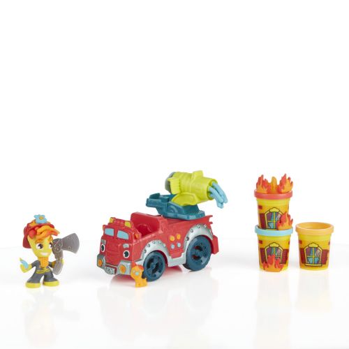  Play-Doh Town Fire Truck with 3 Cans of Dough